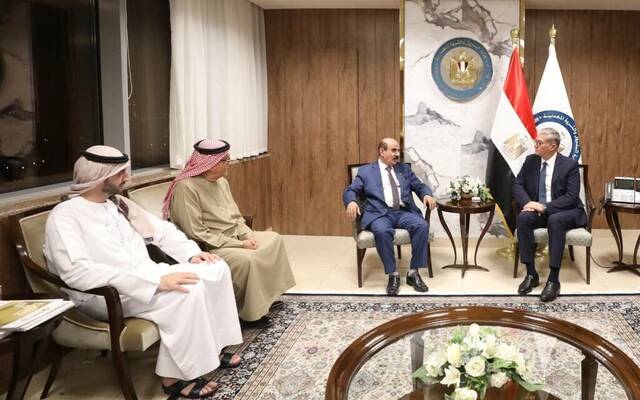 علي راشد الجروان الرئيس التنفيذي لشركة دراجون أويل الإماراتية مع المهندس كريم بدوي وزير البترول والثروة المعدنية المصري