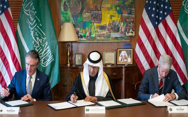 جانب من مراسم التوقيع