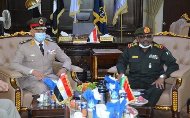 رئيس أركان الجيش المصري يبحث تطوير التعاون العسكري والأمني مع السودان