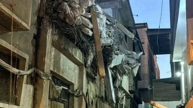 الصحة: 35 مصاباً و8 وفيات في حريق مصنع ملابس بالمحلة الكبرى