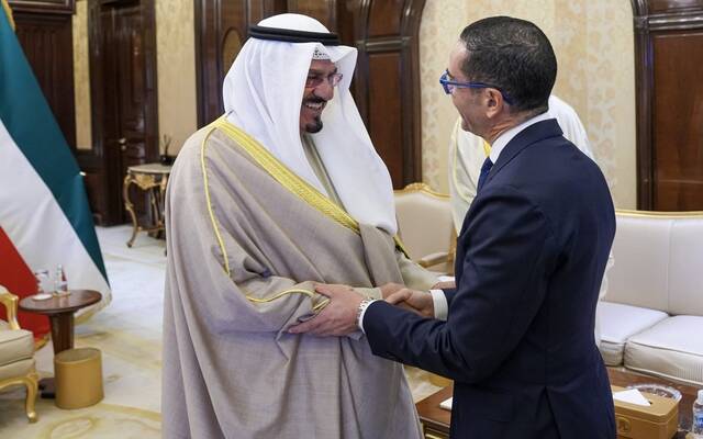 الشيخ أحمد عبدالله الأحمد الصباح رئيس مجلس الوزراء بدولة الكويت والمهندس حسن الخطيب وزير الاستثمار والتجارة الخارجية المصري
