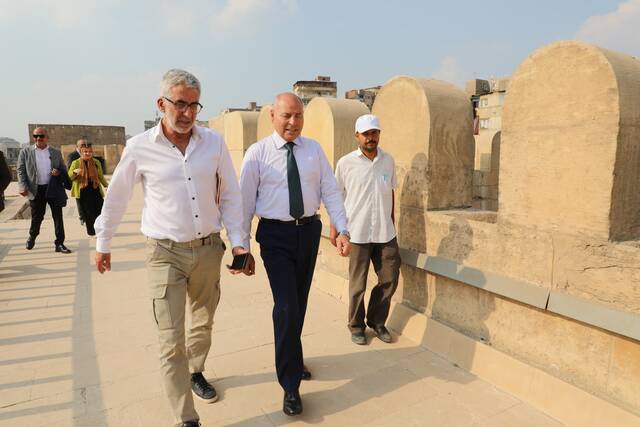 جانب من الجولة التفقدية للمحافظ