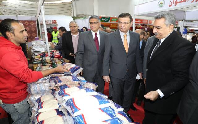 بتخفيضات 30%.. وزير الزراعة يفتتح معرضين للسلع ومستلزمات رمضان بالجيزة