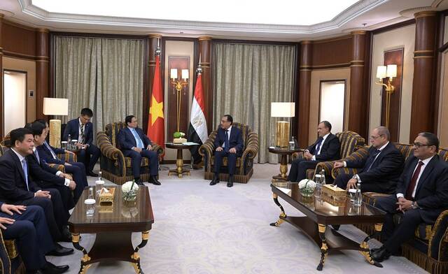 مصطفى مدبولي رئيس مجلس الوزراء المصري وفام مينه تشين رئيس وزراء فيتنام