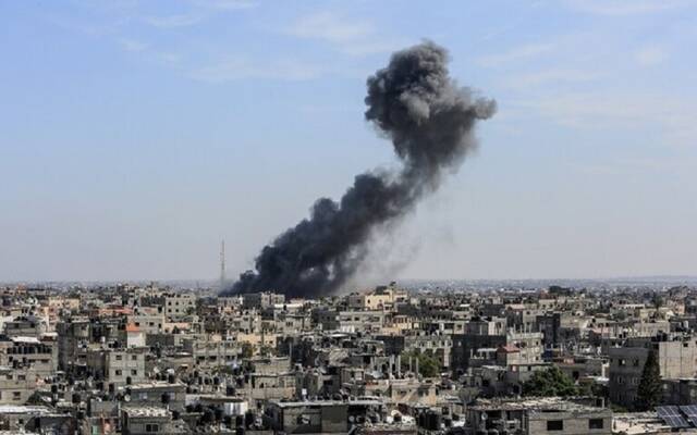 استشهاد 8 أشخاص وإصابة عدد كبير في قصف إسرائيلي لسوق النصيرات في غزة