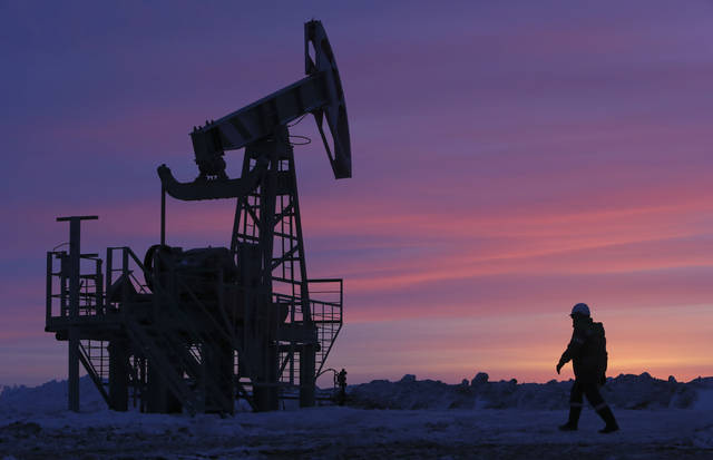 Oil prices slip as supply worries reemerge