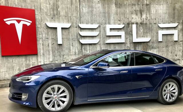 تسلا تعلن رفع أسعار جميع سياراتها في كندا