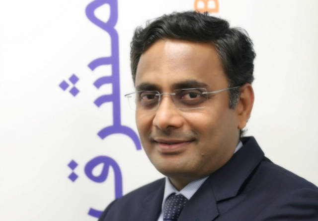 شغل شريدار أيار قبل انضمامه للمشرق مناصب إدارية عدة في سيتي بنك وبنك لويدز في الهند والمملكة المتحدة