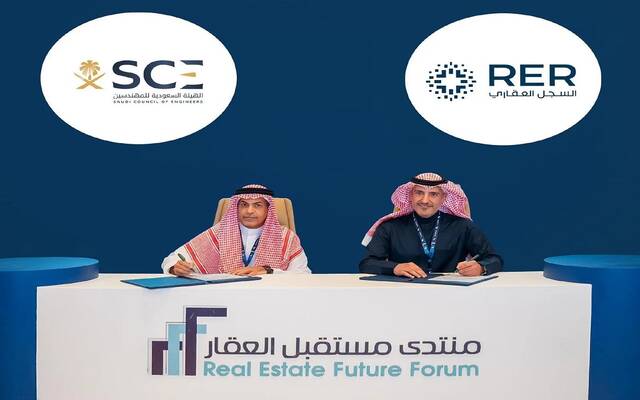 خلال توقيع إحدى مذكرات التفاهم