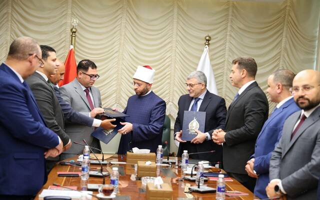 توقيع بروتوكولي تعاون بين وزارة الأوقاف والمجموعة الوطنية لاستثمارات الأوقاف