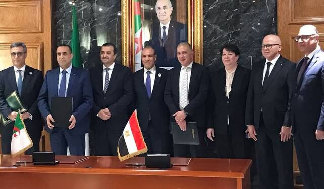 مصر والجزائر تبحثان تعزيز التعاون في مجالات الطاقة والبنية التحتية