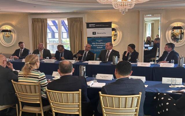 محمد فريد صالح وزير الاستثمار خلال مائدة مستديرة موسعة مع أعضاء مجلس الأعمال للتفاهم الدولي