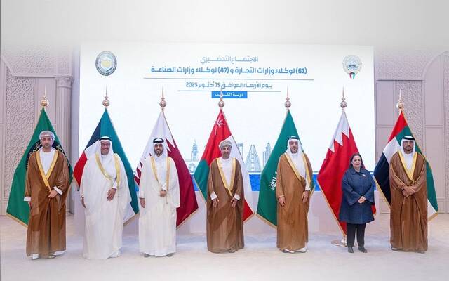 صورة للمشاركين في الاجتماع