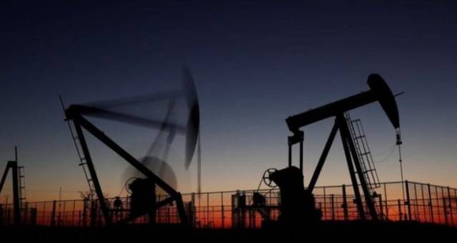 Oil settles lower on Friday  