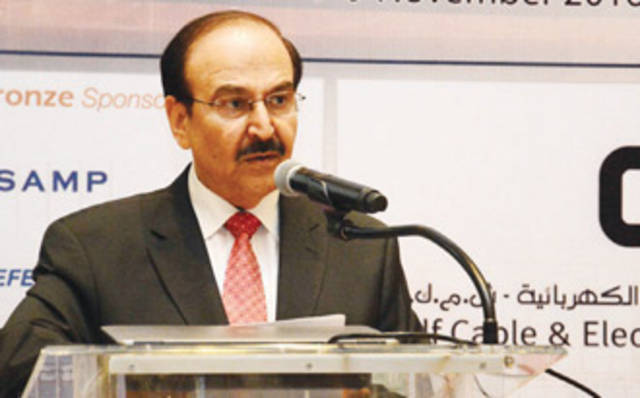 وزير الكهرباء البحريني يزور محطة نور أبوظبي لإنتاج الطاقة الشمسية