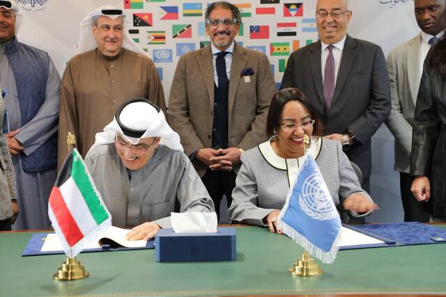 خلال التوقيع