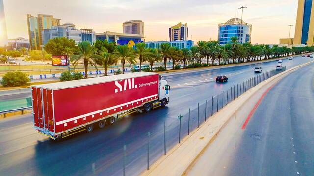 إحدى الشاحنات التابعة لشركة سال السعودية للخدمات اللوجستية "سال"
