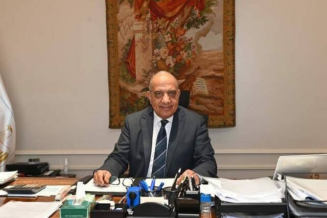 محمود عصمت وزير الكهرباء والطاقة المتجددة