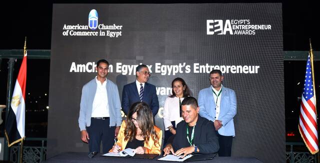 جانب من توقيع الشراكة