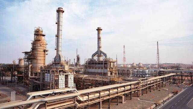 "أوبك" توافق على رفع إنتاج الإمارات من النفط إلى 3.519 مليون برميل يوميًا