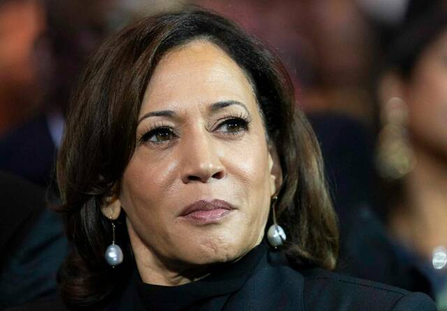 نائبة الرئيس الأمريكي مستعدة للقيام بمهام "بايدن"