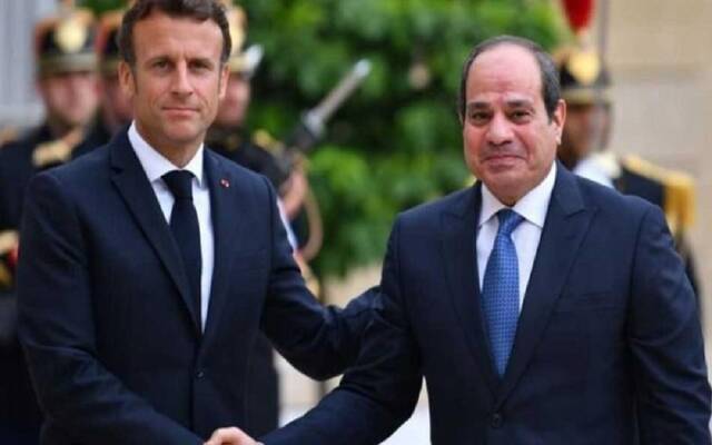 الرئيس المصري عبد الفتاح السيسي ونظيره الفرنسي إيمانويل ماكرون