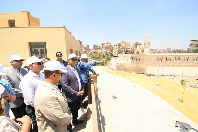 جولة لمتابعة أعمال مشروع "حدائق تلال الفسطاط" وتأكيد الالتزام بالخطة الزمنية