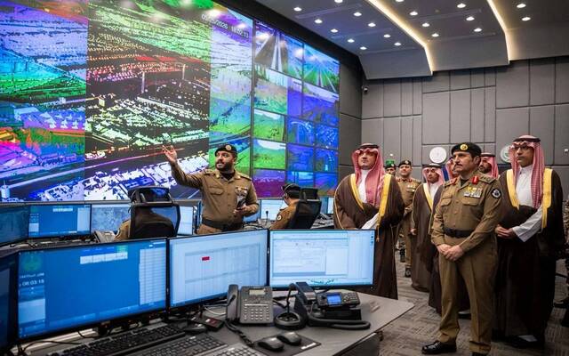 الأمير عبدالعزيز بن سعود بن نايف بن عبدالعزيز وزير الداخلية رئيس لجنة الحج العليا