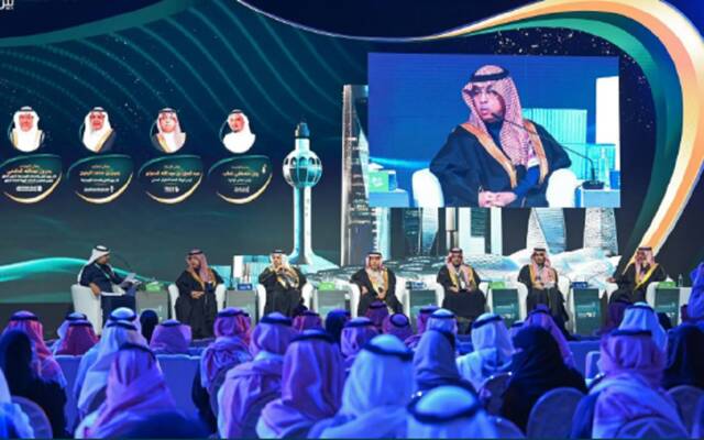 رئيس الهيئة العامة للطيران المدني عبدالعزيز بن عبدالله الدعيلج