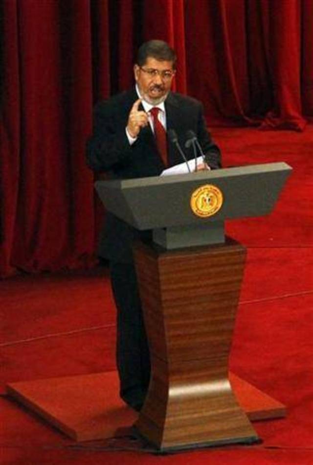 «مرسى» يستعرض استراتيجية الطاقة مع «البترول» و«الكهرباء» اليوم