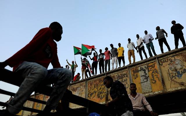 السفير المصري بالخرطوم: القاهرة على مسافة واحدة من جميع السودانيين