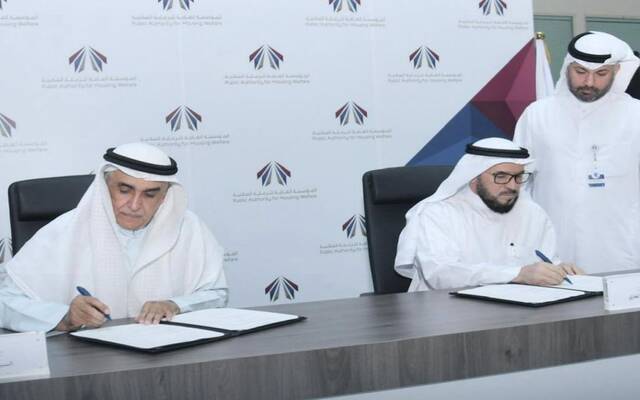 خلال التوقيع