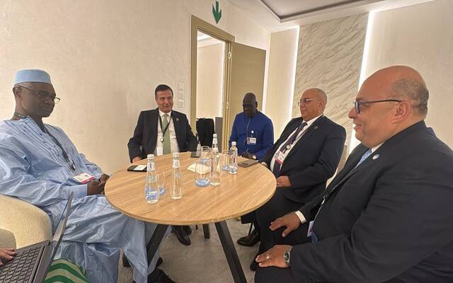 علاء فاروق وزير الزراعة واستصلاح الأراضي المصري وإبراهيم ثياو الأمين التنفيذي لاتفاقية الأمم المتحدة لمكافحة التصحر