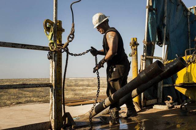 النفط يرتفع وسط تصريحات بعدم إتمام الصفقة الإيرانية قبل 30 يونيو