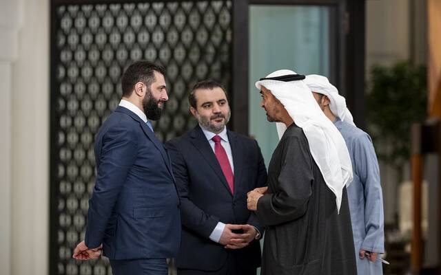 الشيخ محمد بن زايد آل نهيان رئيس الإمارات وأحمد الشرع رئيس الجمهورية العربية السورية