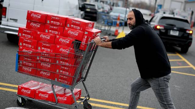 أرباح قياسية لعمالقة الرقائق والسيارات وتحذيرات تخفض أسهم "كوكاكولا"