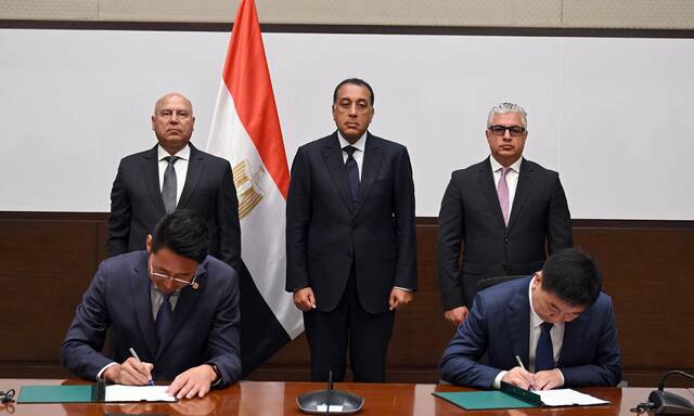 "سايلون" الصينية توقع عقد إنشاء مصنع لإطارات السيارات في مصر بمليار دولار