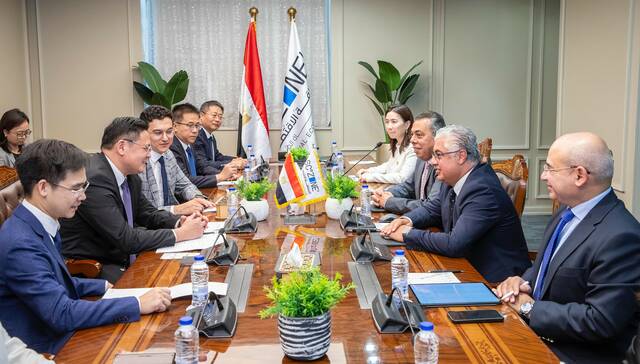 "اقتصادية قناة السويس" تبحث فرصاً استثمارية جديدة مع وفد صيني من جواندونج