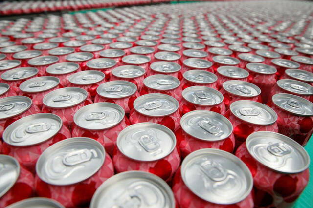 خط إنتاج لشركة المشروبات غازية