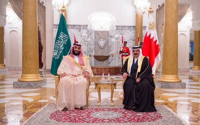 ولي العهد السعودي يستقبل ملك البحرين