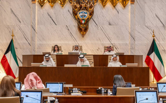 خلال الجلسة