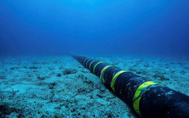 عمانتل تؤكد عدم تأثرها مالياً بقطع كابلات بحرية بمضيق باب المندب