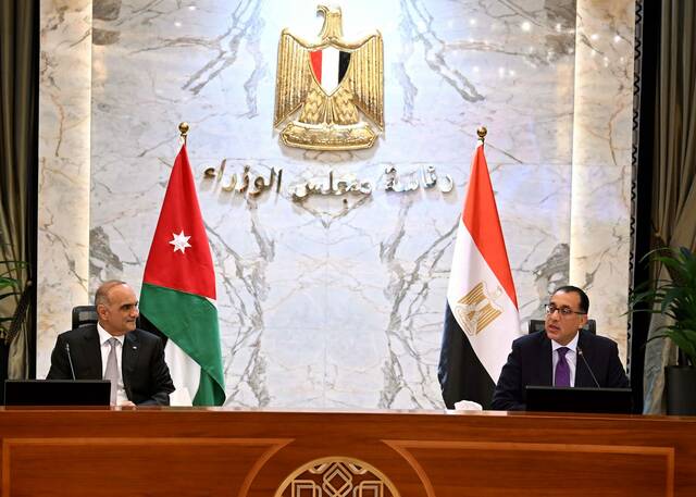 رئيسا وزراء مصر والأردن يؤكدان ضرورة إعمار قطاع غزة بعد الحرب