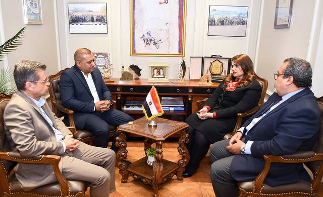 اجتماع وزيرة الدولة للهجرة وشئون المصريين بالخارج مع صامويل ماتياس رجل أعمال مصري في فرنسا