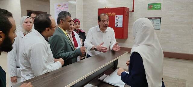 نائب وزير الصحة يتفقد منشآت طبية بالمنيا ويوجه بحزمة إجراءات لتحسين الخدمات