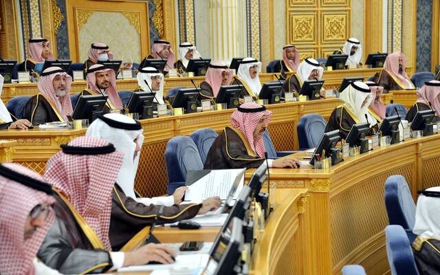 مطالبة بالشورى بتخصيص إجازة بأيام محددة لرعاية الطفل والوالدين المسنين