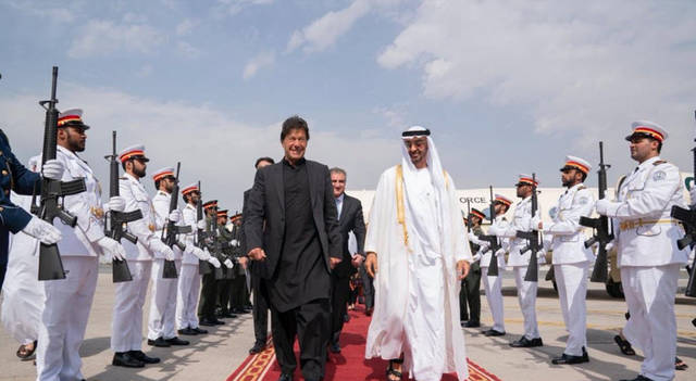 ولي عهد أبوظبي يبحث العلاقات الاقتصادية مع رئيس وزراء باكستان