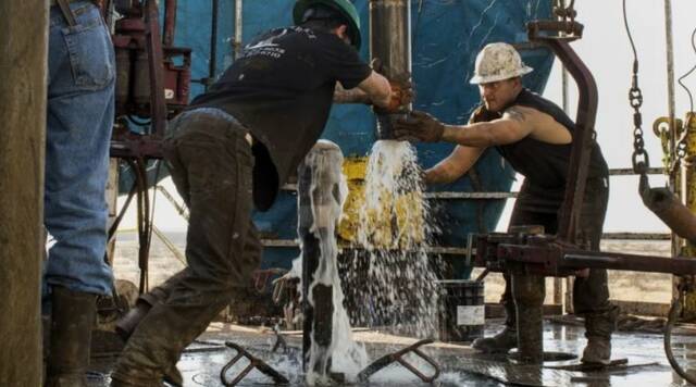 مديرو شركات النفط الصخري الأمريكية ينتقدون فوضى سياسات ترامب