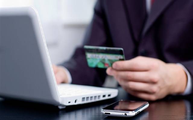 رئيس البنك التجاري الدولي هشام عزب العرب