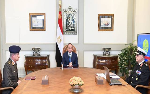 السيسي يتابع أمن الحدود مع وزير الدفاع وقائد القوات البحرية